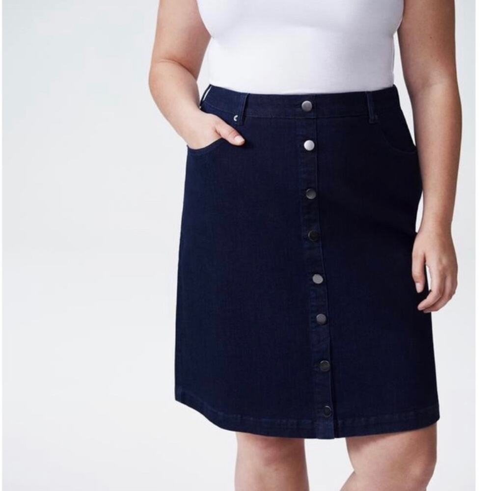 UNIVERSAL STANDARD classic dark wash exposed button skirt S dark academia preppy